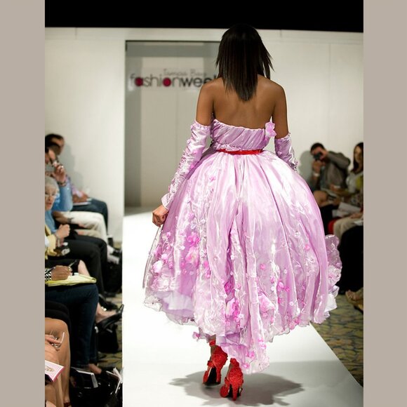 STRAPLESS LAVENDER BALL GOWN - Picture 12 of 13